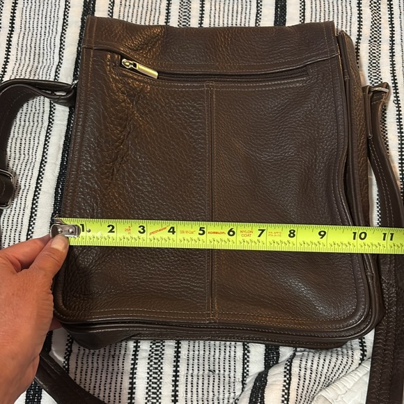 Cartago Leather Crossbody Messenger Bag - Picture 10 of 11